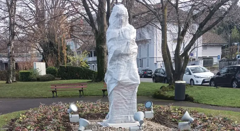 Ֆրանսիայում ապամոնտաժելու են ադրբեջանցի բանաստեղծուհի Նատավանի հուշարձանը