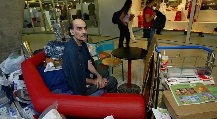 Այս տղամարդը 18 տարի ապրել է Փարիզի օդանավակայանում․ պատճառը երբևիցե չեք կռահի