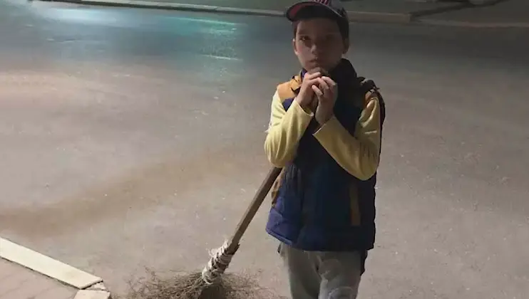 Քաղաքապետը բնակարան է նվիրել 9-ամյա տղային, ով փողոցներ էր մաքրում