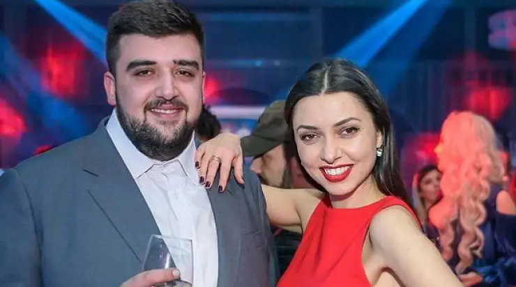 «Տան փոքրն եմ, քնից արթնացնում խանութ էին ուղարկում՝ շատ դաժան մանկություն եմ ունեցել»… Տարոն Իսպիրյանը՝ ընտանիքի և եղբայրների հետ շփման մասին