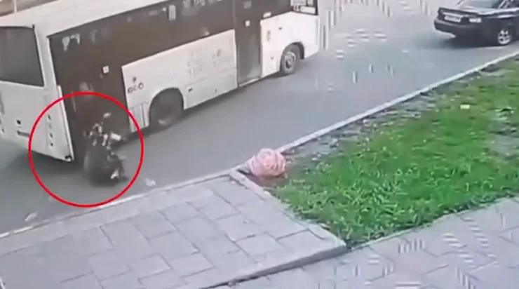Emergency Incident: A Woman and a Child Fell from a Moving Bus